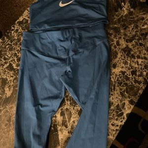 NWT! Nike blue crop leggings with matching sports bra size 1X